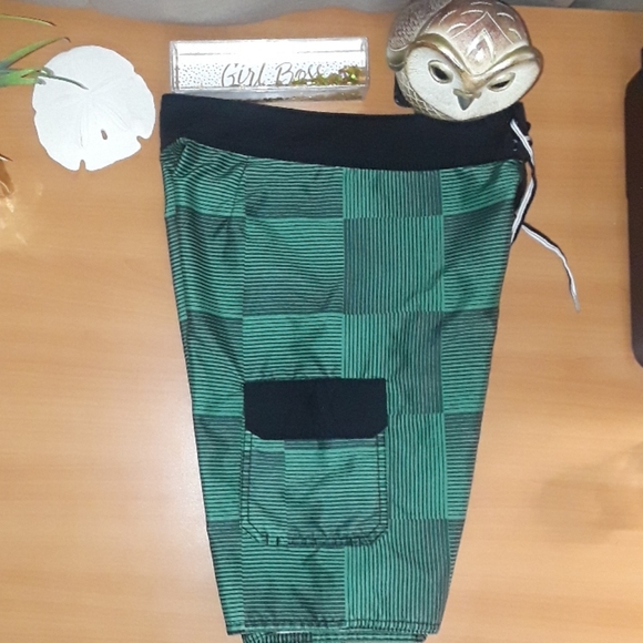 Boys size 10 DC brand green & black swim trunk. 🏊 - Picture 5 of 8